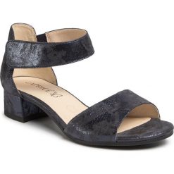 Sandały CAPRICE - 9-28212-24 Ocean Foil 835. Niebieskie klapki damskie Caprice, bez wzorów, ze skóry, bez obcasa, na obcasie. Za 229,00 zł.