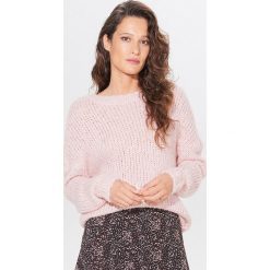 Sweter z wełną - Różowy. Różowe swetry damskie Mohito, m, bez wzorów, z wełny, bez rękawów, bez kaptura. W wyprzedaży za 39,99 zł.