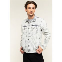Kurtka jeansowa Guess M01N37 D3YF2. Szare kurtki męskie Guess, m, z aplikacjami, z jeansu, bez kaptura. W wyprzedaży za 449,00 zł.