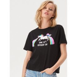 T-shirt z jednorożcem - Czarny. Czarne t-shirty damskie Sinsay, s, bez wzorów, bez kołnierzyka. Za 19,99 zł.