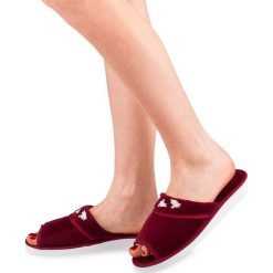 Kapcie damskie Natural Style NS-054 Bordowe. Czerwone kapcie damskie NATURAL STYLE, z bawełny. Za 28,00 zł.