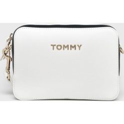 Tommy Hilfiger - Torebka. Niebieskie torebki klasyczne damskie TOMMY HILFIGER, w paski, ze skóry ekologicznej, casualowe, na ramię, małe, bez dodatków. Za 429,90 zł.