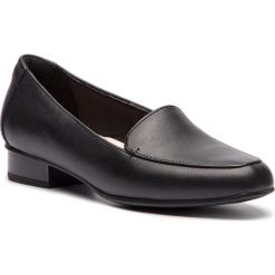 Półbuty CLARKS - Juliet Lora 261365774 Black Leather. Czarne mokasyny damskie Clarks, na co dzień, bez wzorów, ze skóry, bez obcasa, na płaskiej podeszwie, bez zapięcia. W wyprzedaży za 209,00 zł.