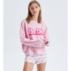 Dwuczęściowa piżama z szortami Barbie - Różowy. Różowe piżamy damskie marki Cropp, s, bez wzorów, bez rękawów. Za 79,99 zł.