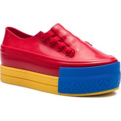 Sneakersy MELISSA - Ulitisa Sneaker Platfor 32556 Red/Yellow/Blue 53497. Czerwone półbuty damskie Melissa, z tworzywa sztucznego. W wyprzedaży za 259,00 zł.