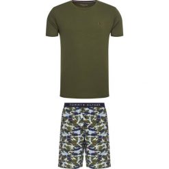 Piżama TOMMY HILFIGER Cn Ss Short Woven Set Print UM0UM01795. Zielone piżamy męskie TOMMY HILFIGER, m, bez wzorów, z bawełny, bez rękawów. Za 299,00 zł.