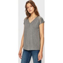 Guess Jeans - Top. Szare topy damskie Guess Jeans, s, z aplikacjami, z wiskozy, bez kołnierzyka. W wyprzedaży za 149,90 zł.
