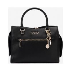 Guess Lias Girlfriend Torebka Czarny. Czarne torebki klasyczne damskie Guess, w paski, z poliesteru, bez dodatków. Za 610,95 zł.