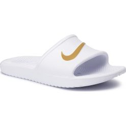 Klapki NIKE - Kawa Shower 832655 101 White/Metallic Gold. Białe klapki damskie Nike, bez wzorów, z tworzywa sztucznego, bez obcasa. Za 99,00 zł.