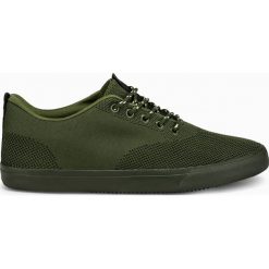 Buty męskie trampki T303 - oliwkowe. Zielone trampki męskie Ombre Clothing, bez wzorów, z materiału, klasyczne, bez zapięcia. Za 49,00 zł.