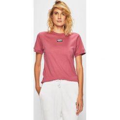 Adidas Originals - T-shirt. Różowe topy damskie adidas Originals, s, z nadrukiem, z bawełny, z okrągłym kołnierzem. Za 119,90 zł.