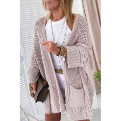 Sweter damski FANCY PINK. Różowe bluzy damskie Sweter damski FANCY PINK, uniwersalny, bez wzorów. W wyprzedaży za 89,00 zł.