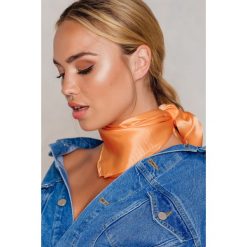 Apaszki damskie: NA-KD Exclusive Jedwabna apaszka – Orange