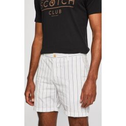 Scotch & Soda - Szorty. Białe spodenki i szorty męskie Scotch & Soda, bez wzorów, z bawełny, casualowe. W wyprzedaży za 159,90 zł.
