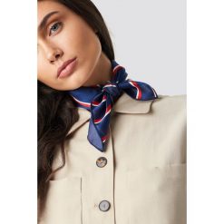 Apaszki damskie: NA-KD Accessories Satynowa apaszka w paski - Navy
