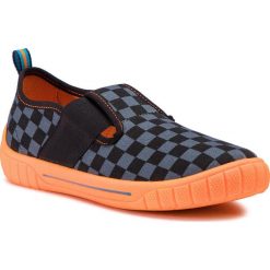 Kapcie SUPERFIT - 4-00276-00 S Schwarz. Szare sandały chłopięce marki Superfit, z tworzywa sztucznego, bez zapięcia. Za 129,00 zł.