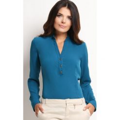 Morska Elegancka Koszulowa Bluzka z Dekoltem „V” z Guziczkami. Zielone bluzki damskie marki Molly.pl, s, eleganckie, ze stójką, z długim rękawem. Za 103,90 zł.