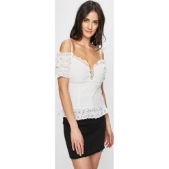 Guess Jeans - Top. Białe bluzki damskie Guess Jeans, s, z haftami, z bawełny, bez kołnierzyka. W wyprzedaży za 239,90 zł.