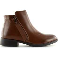 Sztyblety damskie brązowe 7352-PA Camel. Pomarańczowe botki damskie ButyModne, ze skóry ekologicznej, bez obcasa, na zamek. W wyprzedaży za 99,00 zł.