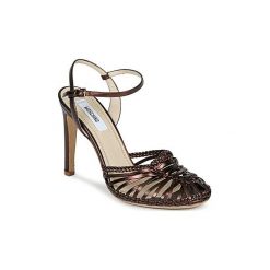 Sandały Moschino MA1603. Pomarańczowe sandały damskie marki MOSCHINO, bez wzorów, bez obcasa, bez zapięcia. Za 1943,20 zł.