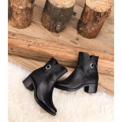 Botki damskie Pesco 1887 Czarne. Czarne botki damskie PESCO, ze skóry, eleganckie, bez obcasa, bez zapięcia. Za 259,00 zł.