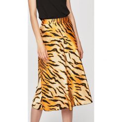Vero Moda - Spódnica. Białe spódniczki damskie s, z poliesteru, casualowe, midi, rozkloszowane. W wyprzedaży za 69,90 zł.