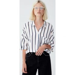 Koszula basic w paski. Różowe koszule body marki Pull&Bear, w paski. Za 59,90 zł.