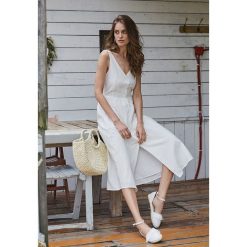 Biała Sukienka Draw Near. Białe sukienki damskie Renee, s, bez wzorów, z bawełny, z dekoltem na plecach, bez rękawów, midi. Za 119,99 zł.