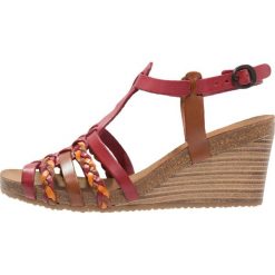 Rzymianki damskie: Kickers SPAINY Sandały na koturnie red/brown
