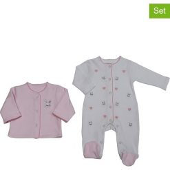 2-częściowy zestaw w kolorze jasnoróżowo-białym. Różowe śpiochy niemowlęce Just Too Cute, z aplikacjami, z bawełny. W wyprzedaży za 49,95 zł.