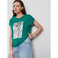 T-shirt z grafiką RE ART - Zielony. Zielone t-shirty damskie Reserved, xl, bez wzorów, bez kołnierzyka. W wyprzedaży za 39,99 zł.