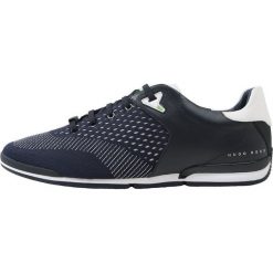 BOSS ATHLEISURE SATURN ACT Sneakersy niskie dark blue. Niebieskie sneakersy męskie marki BOSS Athleisure, bez wzorów, ze skóry, bez zapięcia. Za 719,00 zł.