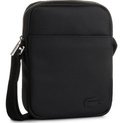 Saszetka LACOSTE - Slim Vertical Camera Bag NH2340HC Black 000. Czarne torby męskie skórzane Lacoste, bez wzorów, ze skóry ekologicznej, młodzieżowe. Za 399,00 zł.
