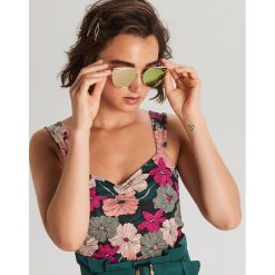 Top z kwiatowym wzorem - Czarny. Czarne topy damskie Cropp, s, bez wzorów, bez kołnierzyka. Za 39,99 zł.