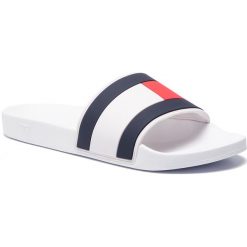 Klapki TOMMY HILFIGER - Essential Flag Pool Slide FM0FM02327 White 100. Białe klapki męskie TOMMY HILFIGER, z tworzywa sztucznego, bez zapięcia. W wyprzedaży za 149,00 zł.