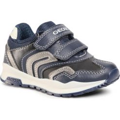 Sneakersy GEOX - J Pavel B. A J0415A 0BUCE C0673 M Navy/Silver. Niebieskie trampki chłopięce Geox, bez wzorów, ze skóry ekologicznej, na rzepy. Za 199,00 zł.