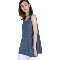 Sweter w kolorze jasnoniebieskim. Niebieskie bez kategorii Deni Cler, z denimu, z okrągłym kołnierzem. W wyprzedaży za 179,95 zł.