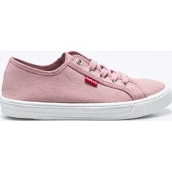 Levi's - Tenisówki. Różowe buty sportowe damskie Levi's®, z materiału, tenisowe. W wyprzedaży za 79,90 zł.