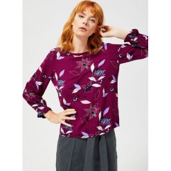 Koszula w kwiaty z wiązaniem na plecach. Czerwone koszule damskie Moodo, xs, w kwiaty, z wiskozy, z dekoltem na plecach, bez rękawów. Za 49,99 zł.