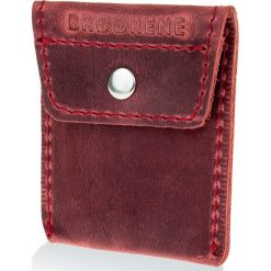 Skórzana bilonówka coin wallet BRODRENE CW02 czerwona - Czerwony. Czerwone portfele męskie Brødrene, bez wzorów, ze skóry. Za 41,99 zł.