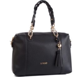 Torebka LIU JO - M Satchel N19265 E0086 Nero 22222. Czarne torebki klasyczne damskie Liu Jo, bez wzorów, ze skóry ekologicznej, eleganckie, na ramię, bez dodatków. W wyprzedaży za 389,00 zł.