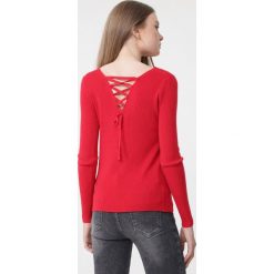 Czerwony Sweter Elisa. Czerwone swetry damskie Born2be, na zimę, s, bez wzorów, prążkowane, z długim rękawem, długie, bez kaptura. Za 69,99 zł.