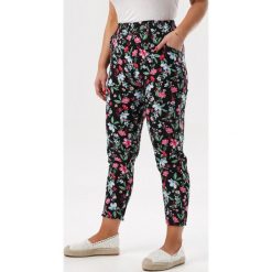 Czarno-Różowe Spodnie Arrixie. Czarne jeansy damskie Born2be, xl. W wyprzedaży za 29,99 zł.