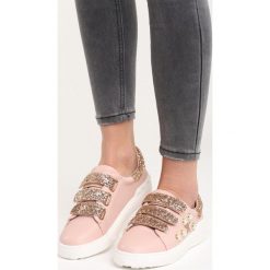 Różowe Buty Sportowe Laugh in Face. Buty sportowe damskie Born2be. Za 29,99 zł.