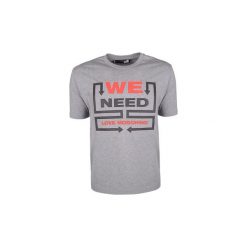 T-shirty z krótkim rękawem Love Moschino M 4 732 1C M 3517. Szare t-shirty męskie Love Moschino, xl, bez wzorów, bez kołnierzyka, krótkie. Za 359,00 zł.