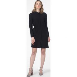 Marc Cain Collections - Sukienka damska, czarny. Czarne sukienki damskie Marc Cain Collections, bez wzorów, z materiału, bez kołnierzyka, bez rękawów. Za 899,95 zł.