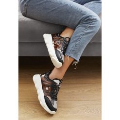 Brązowe Sneakersy Holiday Resort. Pomarańczowe buty sportowe damskie Born2be. Za 99,99 zł.
