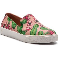 Lordsy MELISSA - Ground III Ad 32604 White/Pink/Green 52082. Różowe półbuty damskie Melissa, z tworzywa sztucznego, bez obcasa. W wyprzedaży za 239,00 zł.
