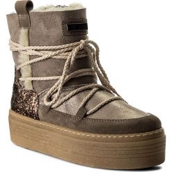 Botki GUESS - Claudia FLCLD4 ELE10 TAUPE. Pomarańczowe botki damskie zamszowe marki Guess. W wyprzedaży za 329,00 zł.