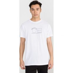 Scotch & Soda Koszulka Biały. Białe podkoszulki męskie Scotch & Soda, m, z nadrukiem, z bawełny, z krótkim rękawem. Za 219,95 zł.